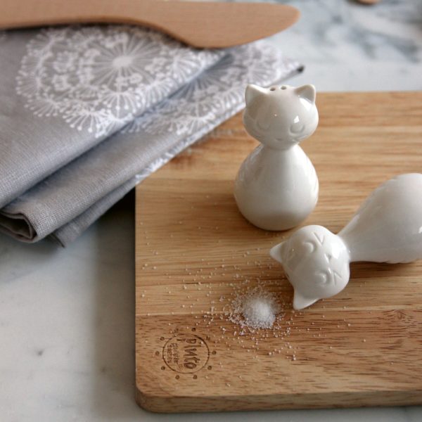 Salt och pepparkar i stilren design som passar alla kök! Tillverkad i keramik med vit lasyr. Mått: 7 cm
