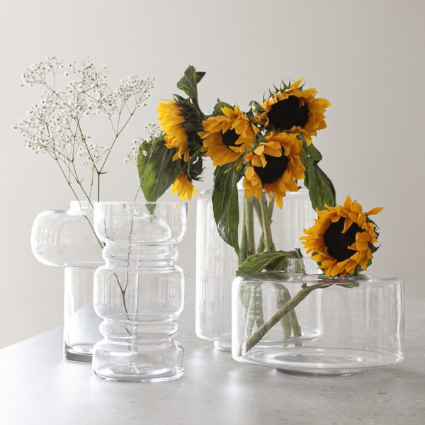 312020 - Herresta - vas - kamixa.se - storefactory - hög vas - maffig - blommor - inredning - glas - clear