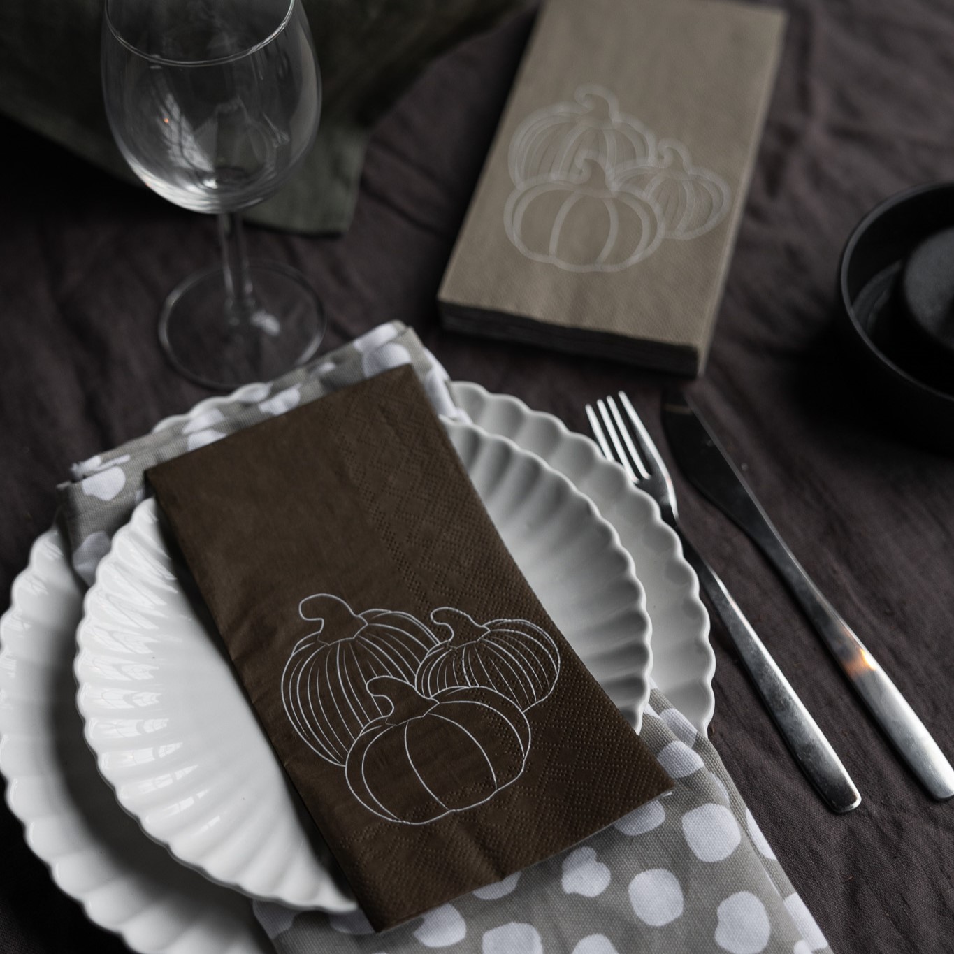 517122 - servetter - pumpa - Brun - dukning - Kamixa.se - Storefactory