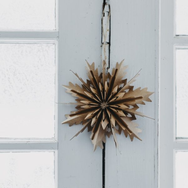 Liten hängande dekoration – Brunflo – Storefactory - Mått: 4 x 15 cm - Vikt: 0,013 kg