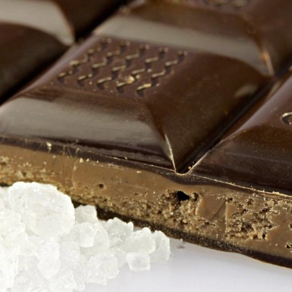 Mörk choklad med krämig gianduanötchoklad- med 62% cacao & med en smula milt havssalt från cervia - välbalanserad choklad - Gardini - Beriksson - kamixa.se - njut av livet - presenttips - lagom stor - GAR116 - 8015855012353
