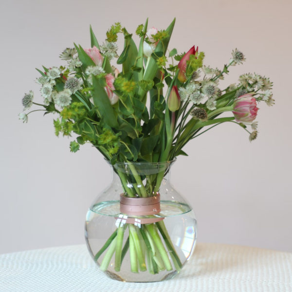 hanataba - 15pinkchampagne - blommor - blombukett - buketthållare - blomsterarrangemang - spiraleffekt - pinkchampagne - rosé