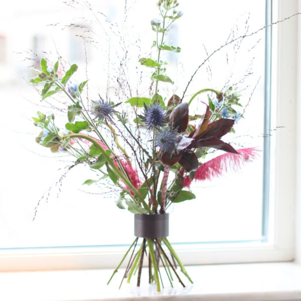 hanataba - 3pitchblack - blommor - blombukett - buketthållare - blomsterarrangemang - spiraleffekt - pitchblack - svart