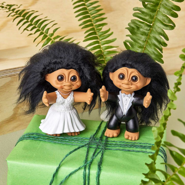 93739 - lyckotroll - bySommer - brudpar - figur - dekoration - bröllop - make - maka - hustru - troll - lykketrold