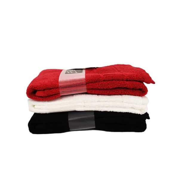 etol - handdukar - röd - svart - vit - badrum - inredning