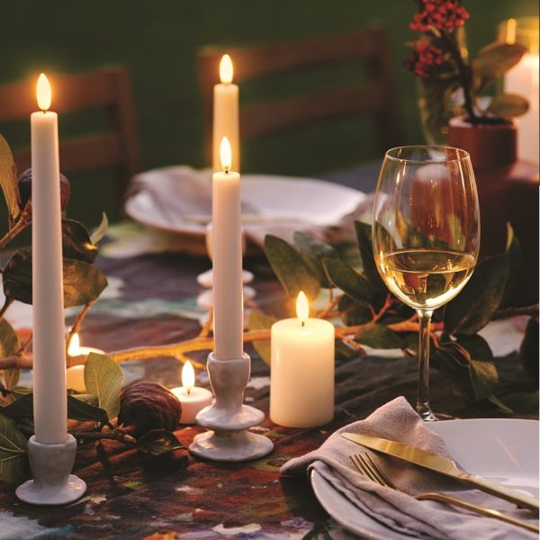 uyuni-lighting-tapper-and-pillar-candles-on-dinner-table_web - LED- ljus - mysigt - fina - present - fjärrkontroll